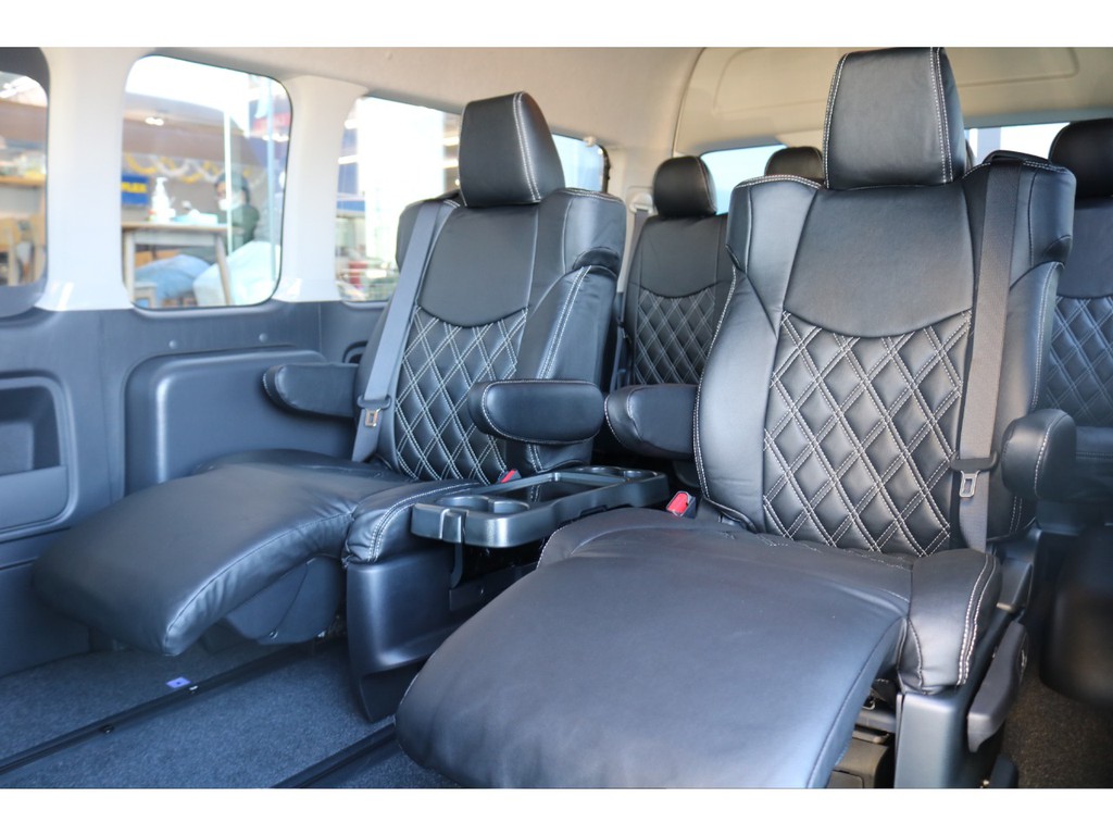 オットマン付きキャプテンシートのゆったり感は格別です！