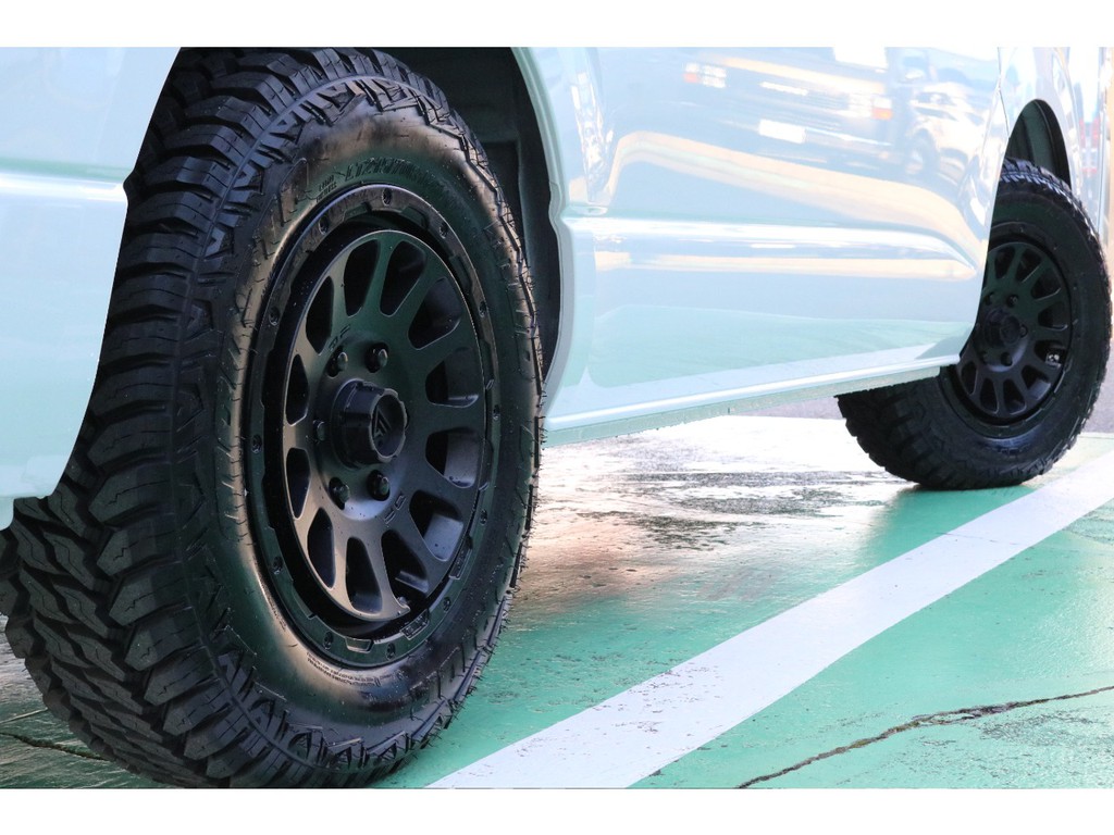 ４WDを更に際立たせるデルタフォース 16インチアルミホイールを装着！
