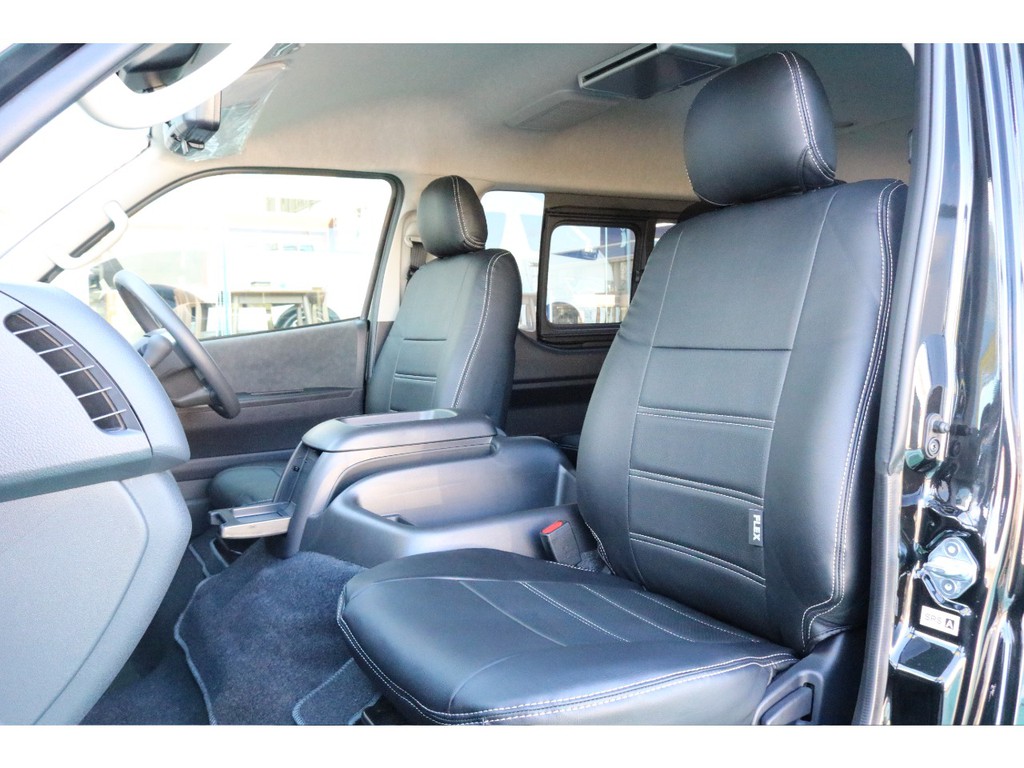 運転席、助手席もシートカバー装着済み！