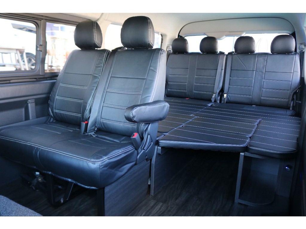 3列目から後ろがフラット空間に！下には荷物も積めます！