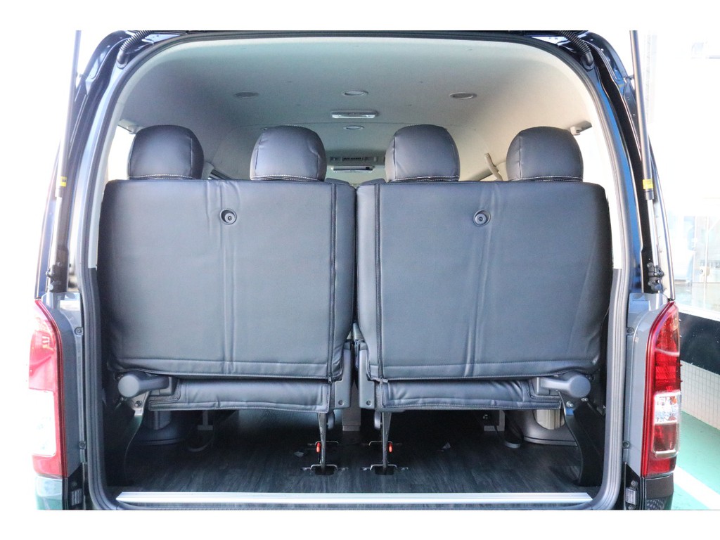 4列目は展開したまま、細長いものなどは足元から出し入れすることもできます。