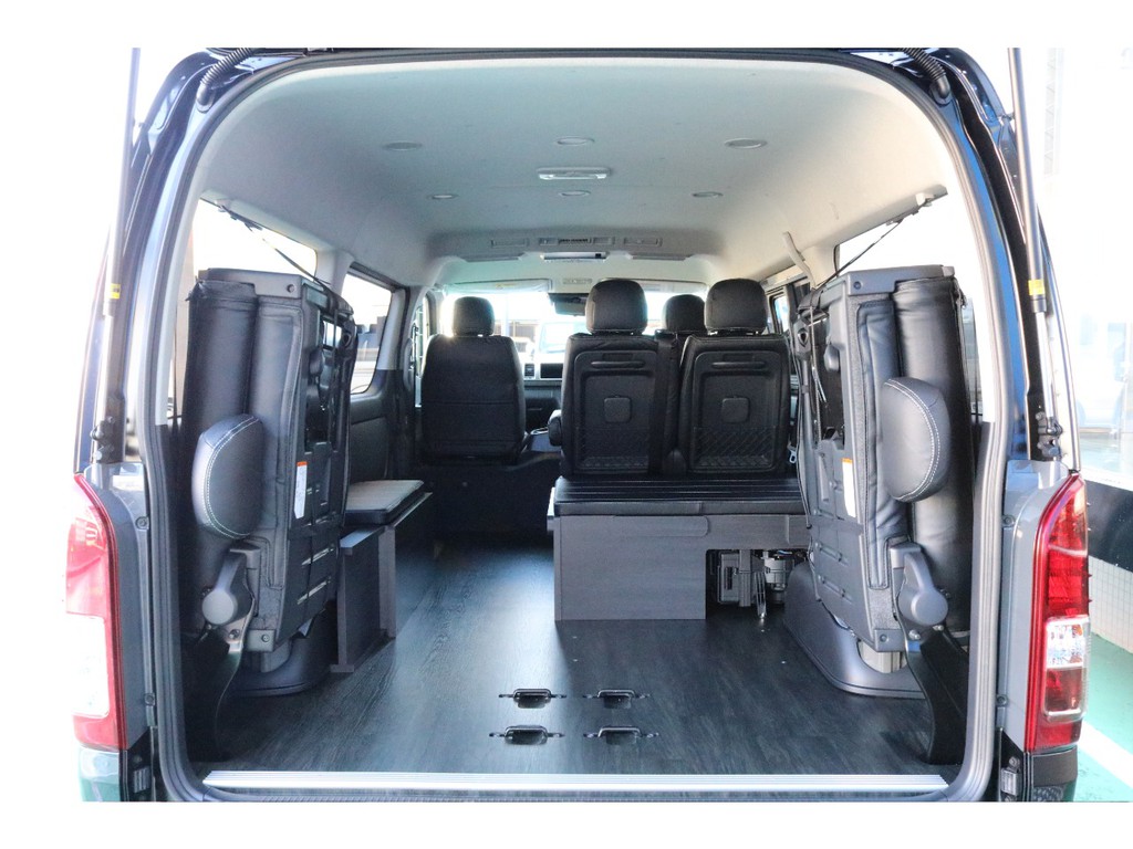 収納、跳ね上げを行うことで、荷物空間もしっかり確保！