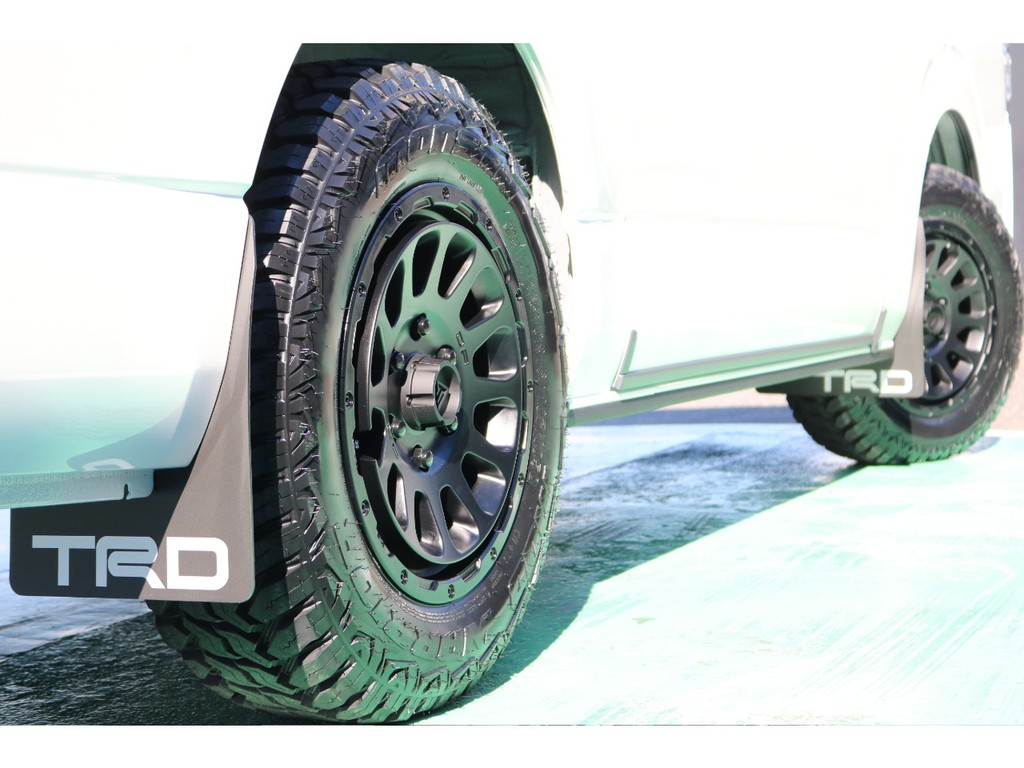 TRDマッドフラップが4WD感をより引き出す！！