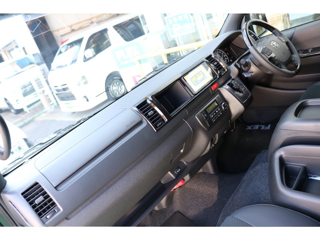 広々としたコックピットは見通しも良く運転もしやすい！