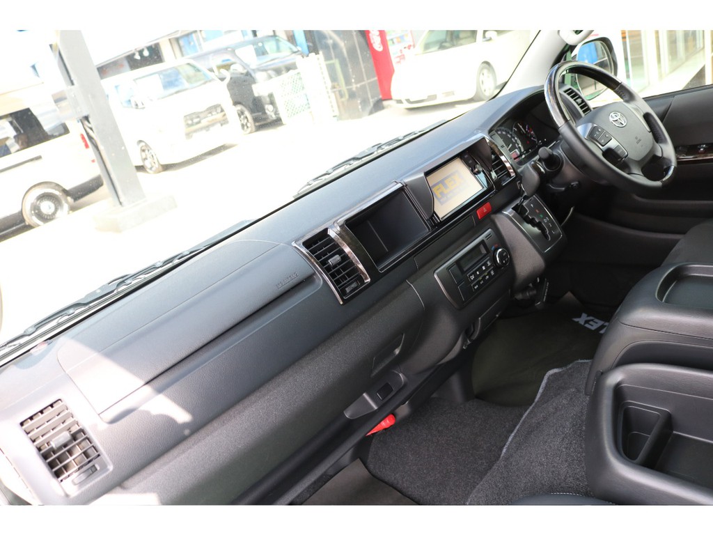 使い勝手が良く見切りの良い運転席周りとなります！
