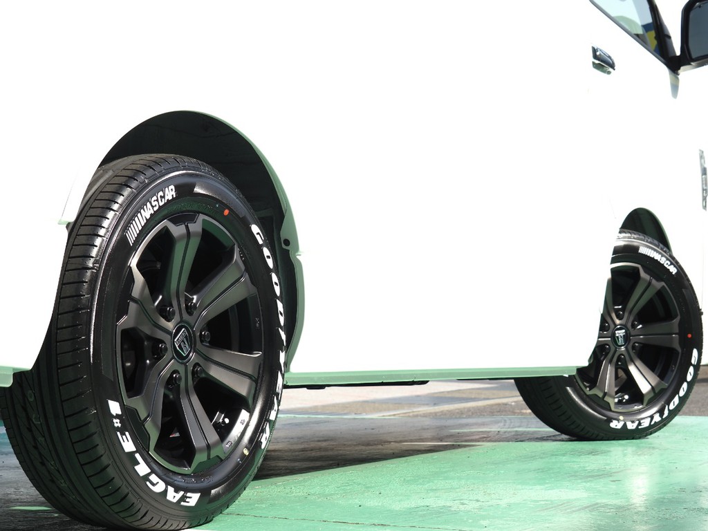 人気のFLEXオリジナルグッドイヤーナスカー17インチをインストール♪