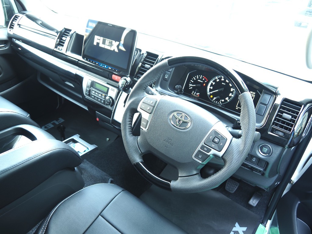 インテリアパネルセット装着済みで見た目も高級感溢れます！