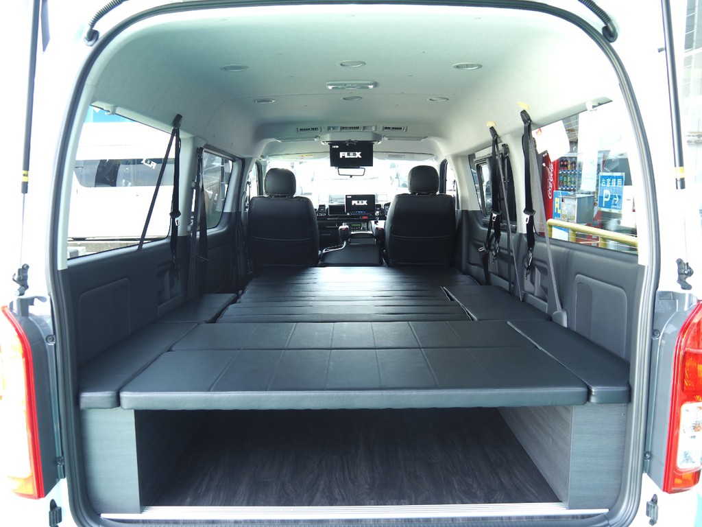 これぞ１０人乗りのフルフラット☆荷物良し、寝ても良しの一番使えるシートアレンジです！！