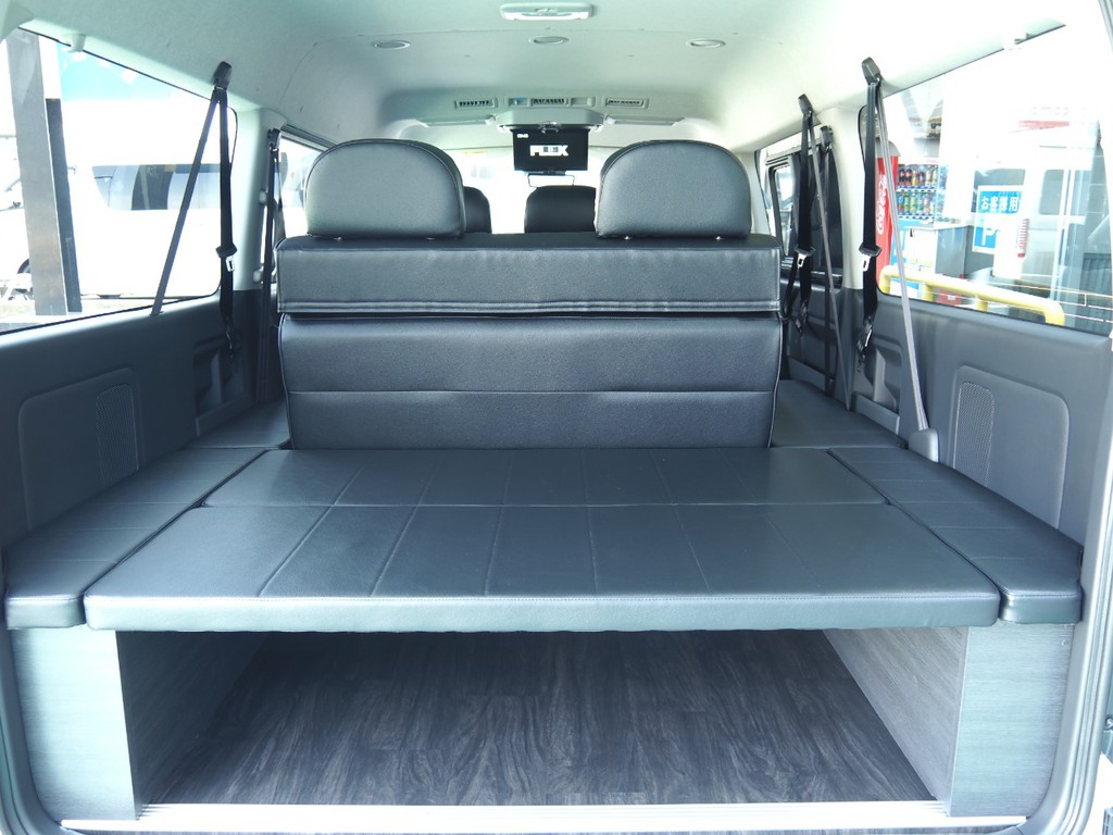 ７人乗っても荷室空間が分割している為、荷物が楽々積める仕様です＼(^o^)／