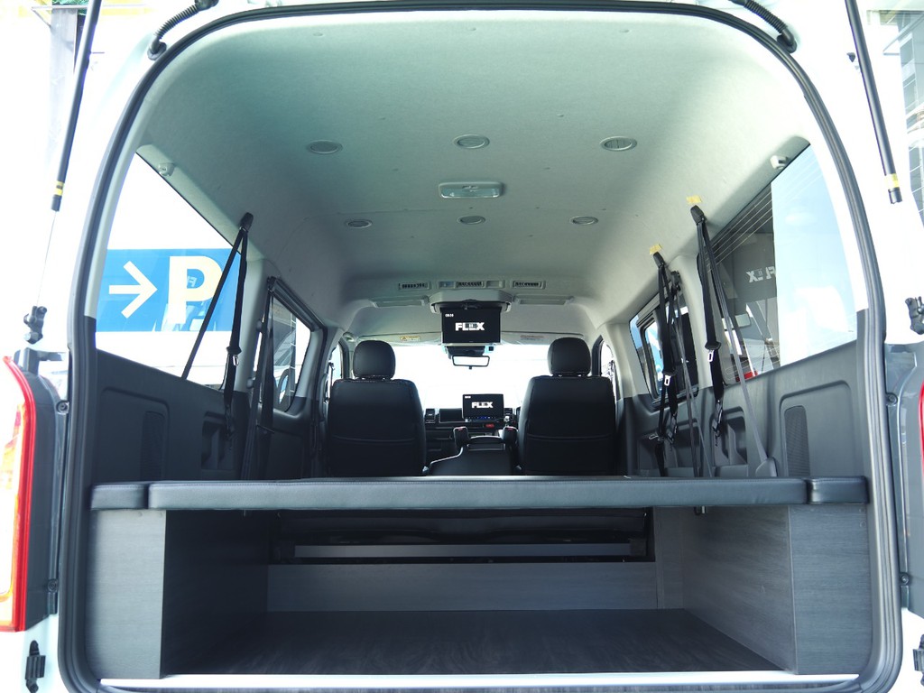 これぞバン使いも可能なシートアレンジはVer5のみ！！他のシートアレンジと違って４列目が無くフラット空間がこんなに広々♪