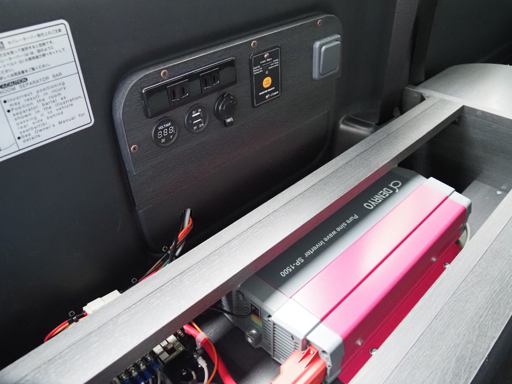 エレコ（サブバッテリー）搭載されているので、車中泊の時に大活躍！