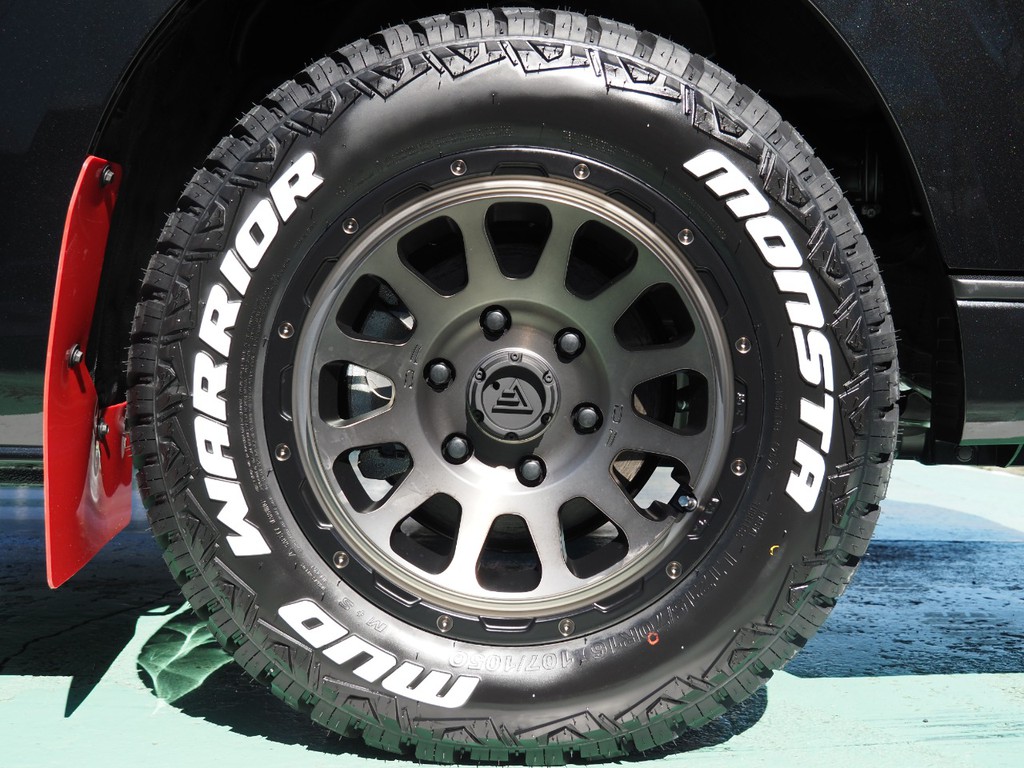 DELTA　FORCE　MAT　SMOKE　POLISH　16inchAW＆マッドウォーリア　モンスタータイヤ＆TRD マッドフラップ
