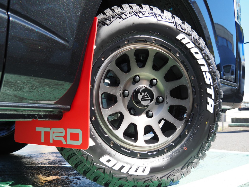 DELTA　FORCE　MAT　SMOKE　POLISH　16inchAW＆マッドウォーリア　モンスタータイヤ＆TRD マッドフラップ