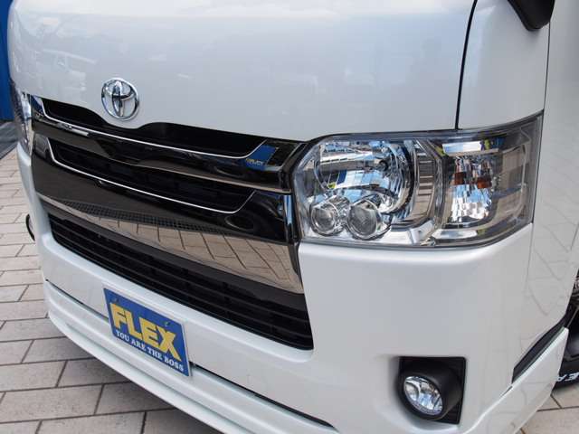 ＬＥＤヘッドライトは標準装備です。ダークメッキグリルは専用装備です！