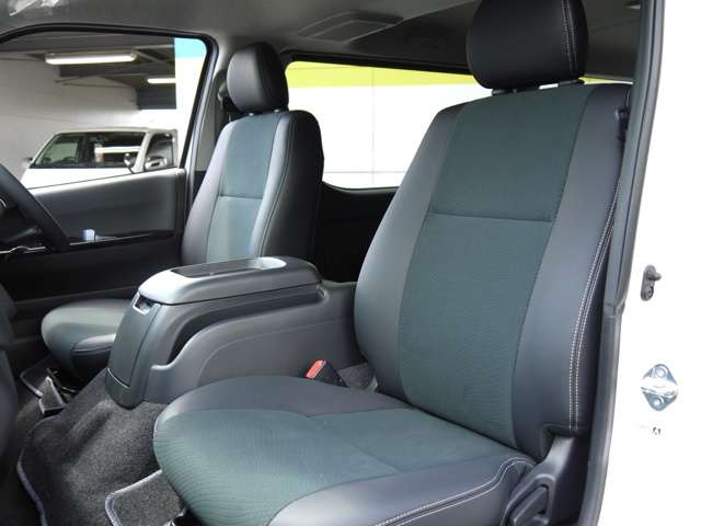 特別仕様車ＤＡＲＫＰＲＩＭＥはハーフレザーシートが標準装備となっております！