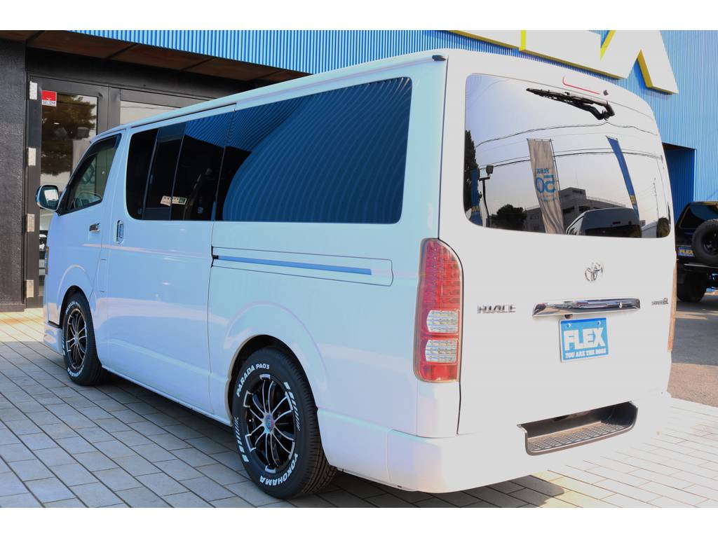リアサイドガラス開閉式！車内の換気もバッチリ！！