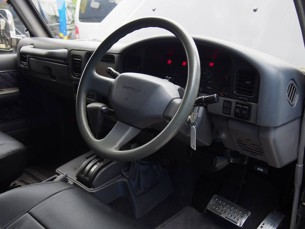 オートマチック！視界が広く女性でも運転し易いですね♪