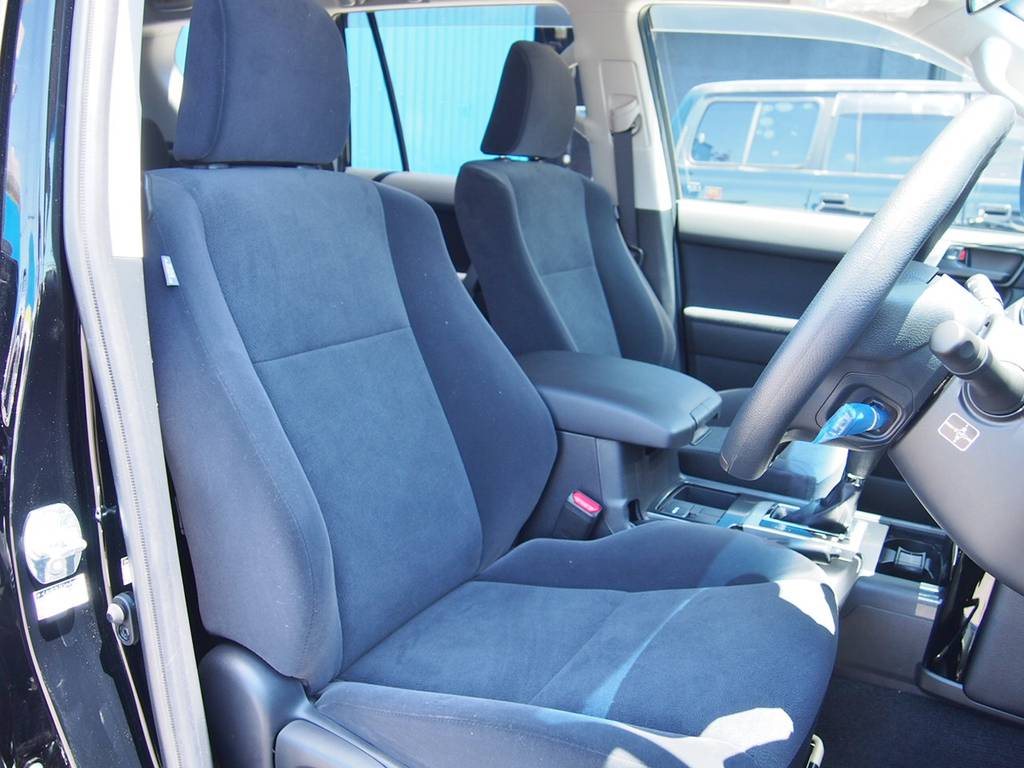 ホールド性のあるシート！長距離運転も楽々です！シートカバーも取付可能！！お気軽にご相談ください！