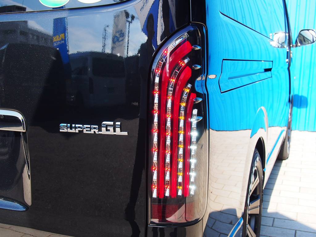 ＦＬＥＸ　煌きレッドＬＥＤテールランプ！！