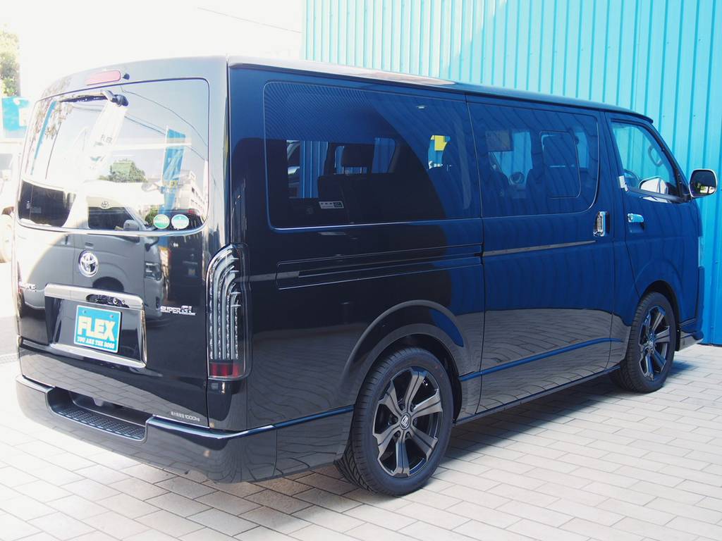 ブラック！スライドドアガラス開閉式！車内の換気もバッチリですね♪