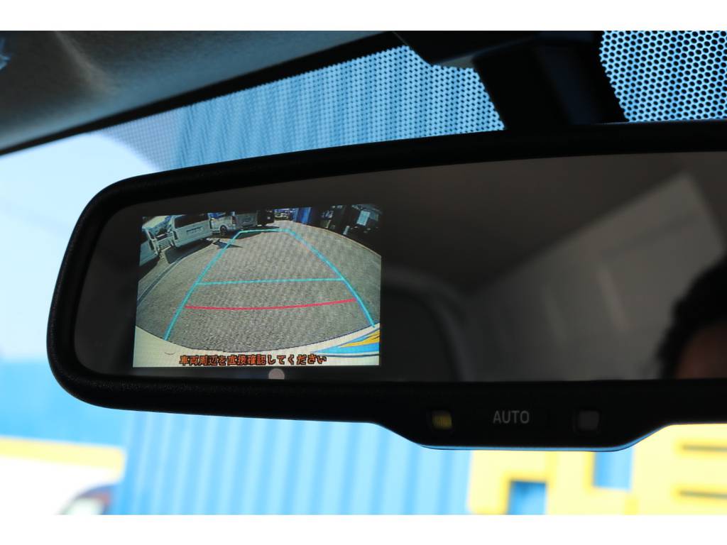 メーカーオプション　バックカメラ内蔵自動防眩ミラー！
