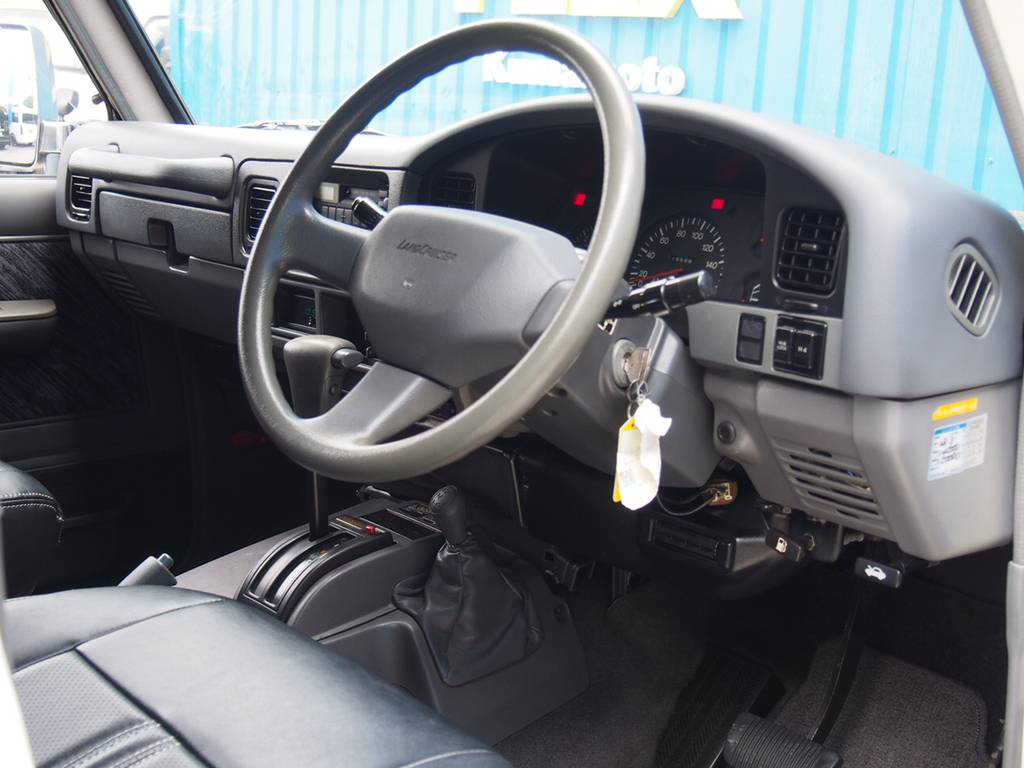 見通しの良いコックピット！！運転のし易さも嬉しいですね♪