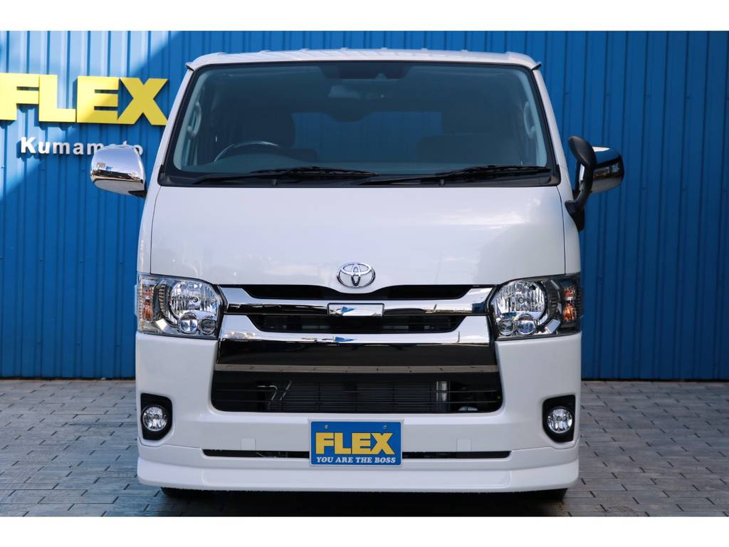 ダークプライム専用装備の、ダークメッキ加飾ヘッドライト＆グリル！！LEDヘッドライトも標準装備！！