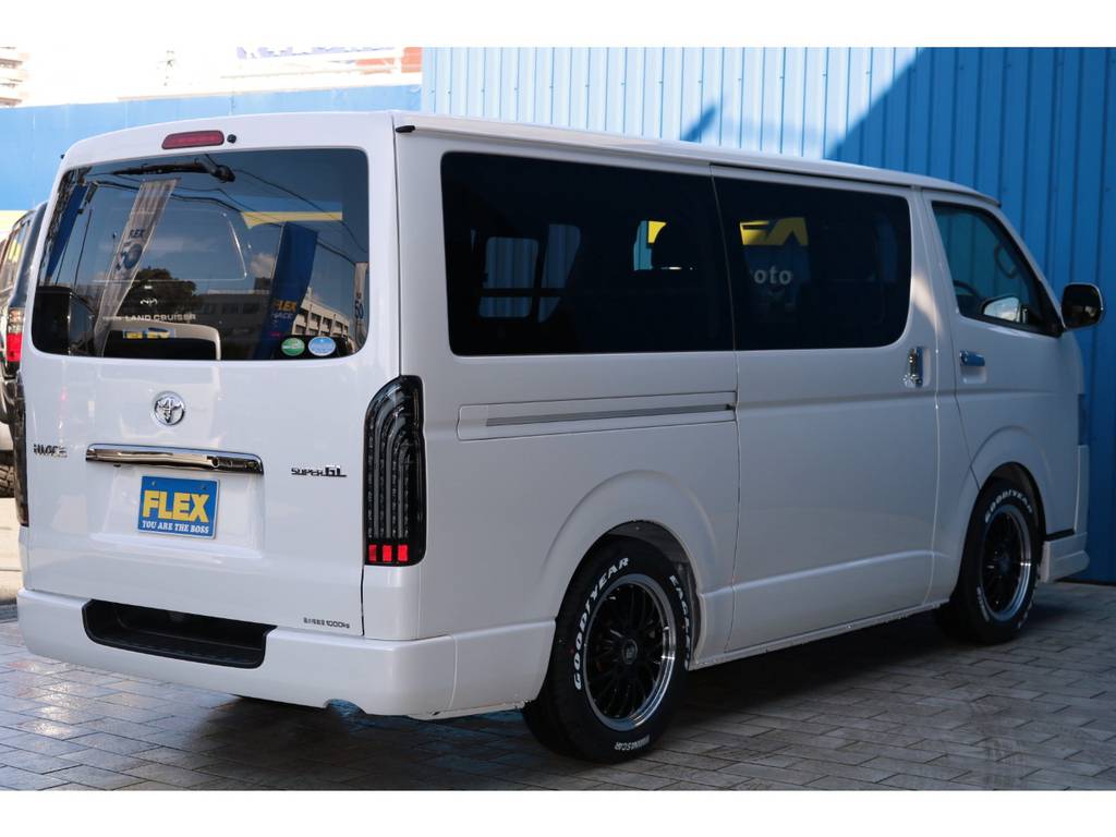 人気のパールホワイト！！新型車をベースにカスタムしました！！内外装豪華装備でお買い得なコンプリート車です♪