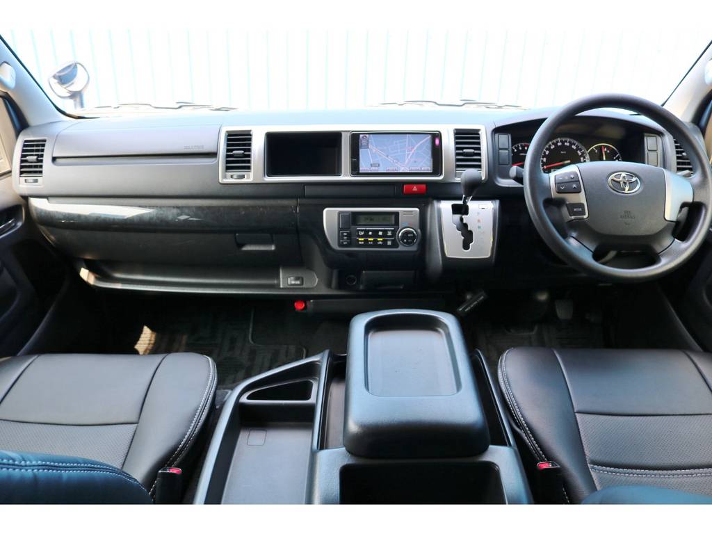 平成２６年式　ハイエース　ワゴン　ＧＬ　２７００ｃｃ　ガソリン　走行４２，３００ｋｍ