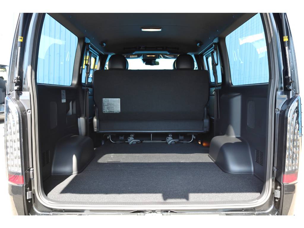広々としたらっげじスペース！お仕事にはもちろん、ベッドキットを取り付けて車中泊やキャンプ！フィッシングやトランポにもおすすめです♪