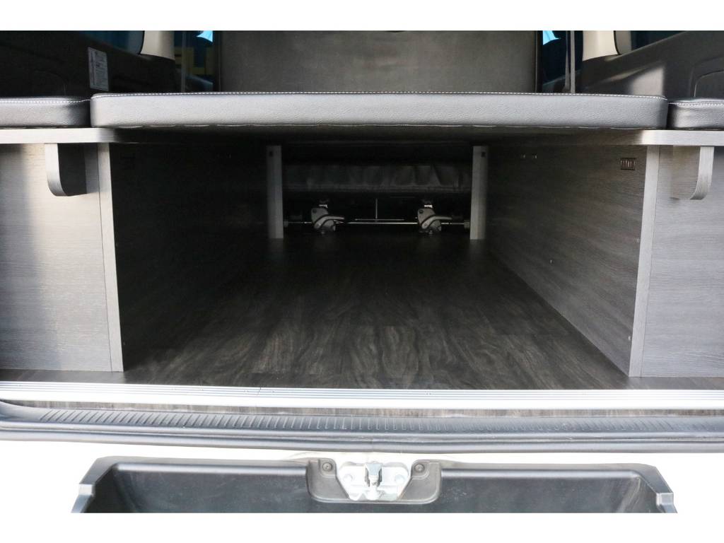 ベッド下にはスペースもあり、荷物も収納出来ます♪