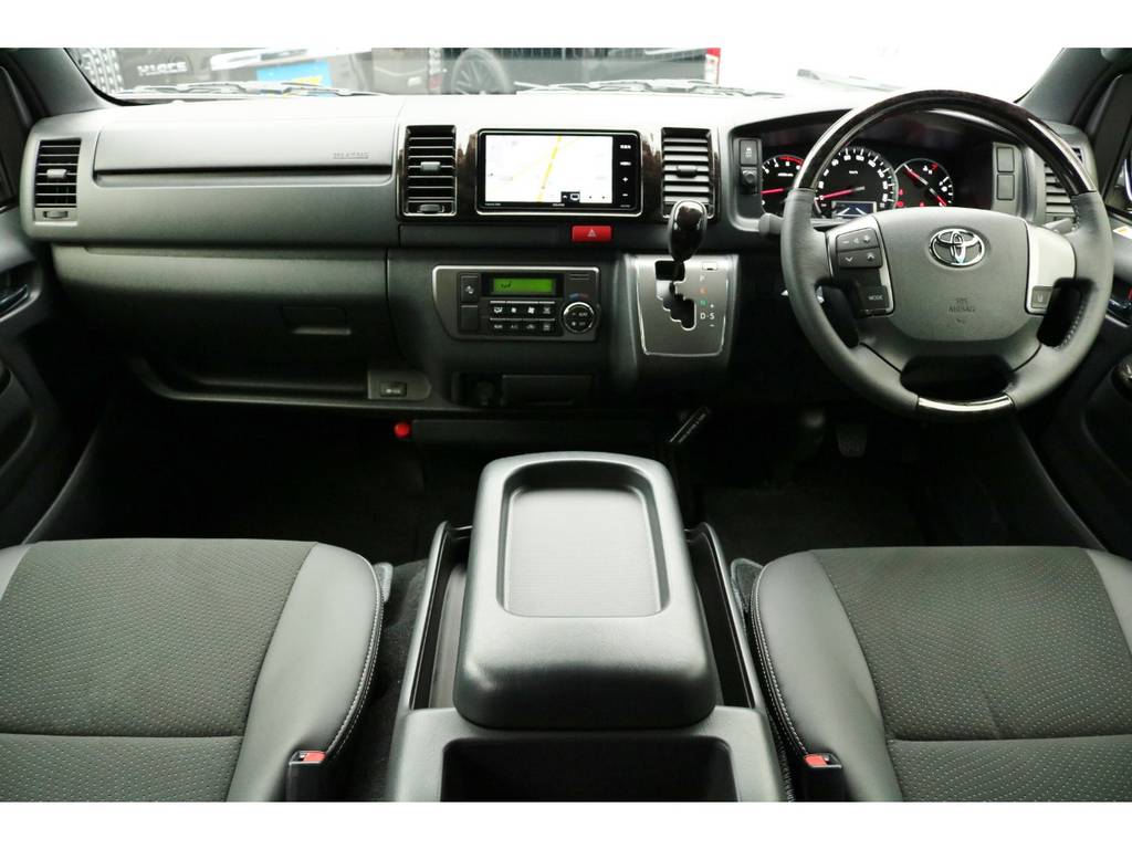 未登録新車　ハイエースＶ　スーパーＧＬ　特別仕様車『ダークプライムⅡ』　２８００ｃｃ　ディーゼル　２ＷＤ