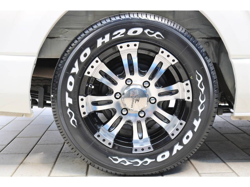クエルボ　１６インチアルミホイール＆ＴＯＹＯ　Ｈ２０タイヤ