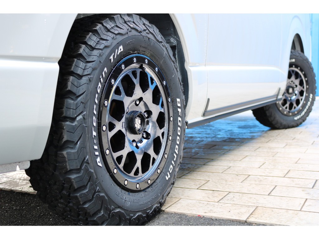 足元にはＸＴＲＥＭＥ－Ｊ　ＸＪ０４　１６インチアルミホイールにＢＦグッドリッチのＫＯ２タイヤを装着！