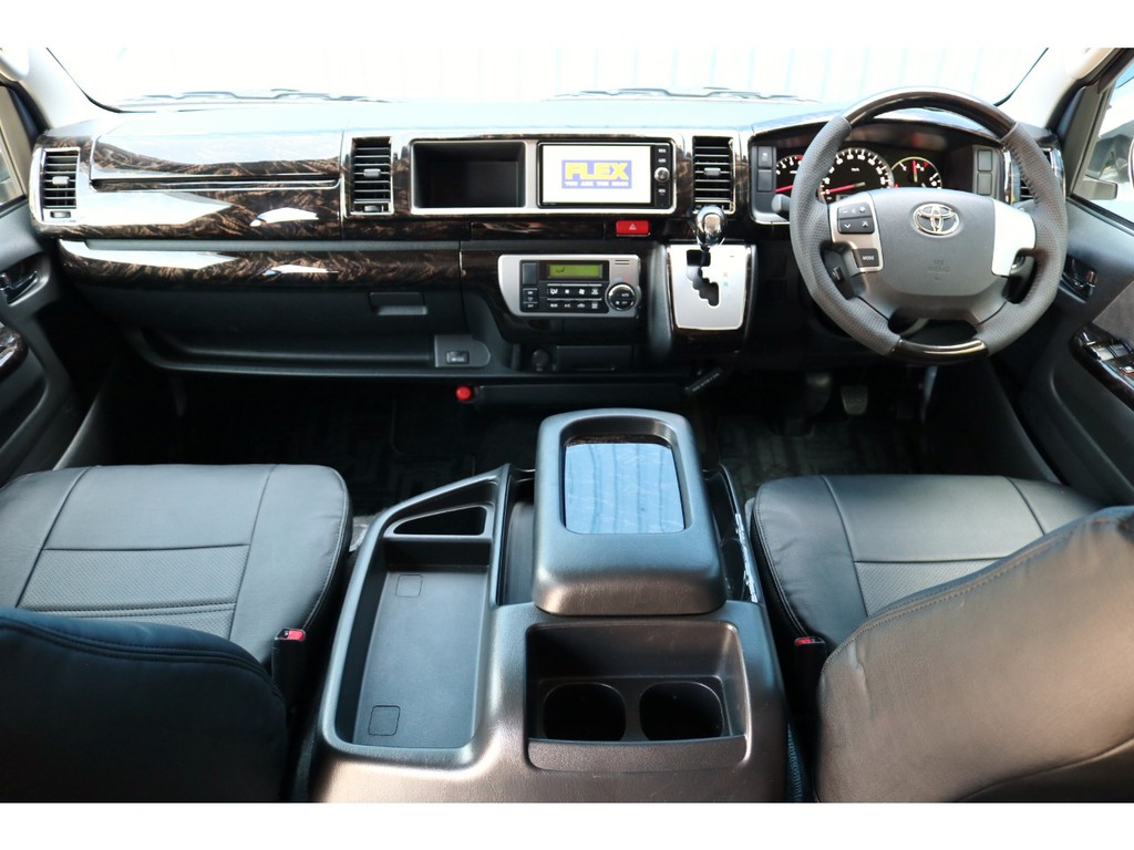 平成２８年式　ハイエース　ワゴン　ＧＬ　２７００ｃｃ　ガソリン　走行３４，３００ｋｍ