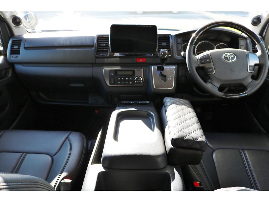 平成３０年式　ハイエース　バン　Ｓ－ＧＬ　ダークプライム　２８００ｃｃ　ディーゼルターボ　走行１０，９５０ｋｍ　ワンオーナー車