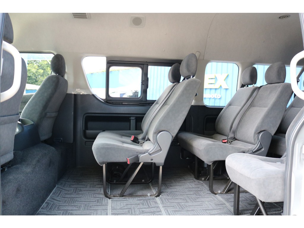 １０人乗車しつつ、荷室を確保できるのはグランドキャビンの広さがあってこそ！