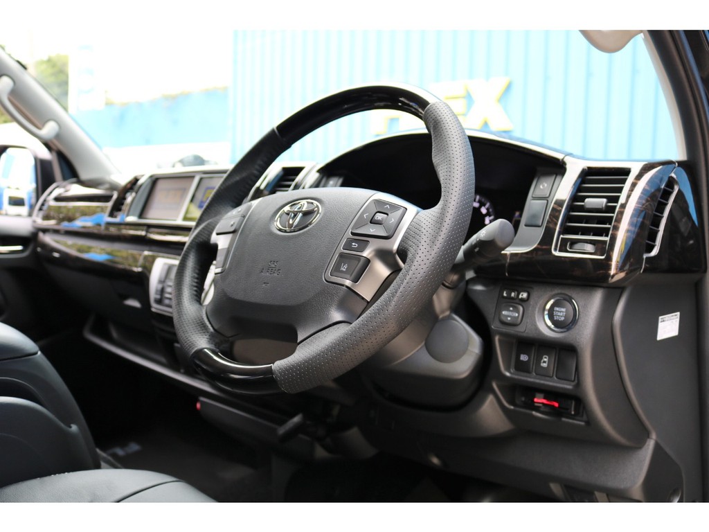 マホガニー黒木目コンビハンドル！プッシュスタート＆スマートキー！ パワースライドドアも完備！