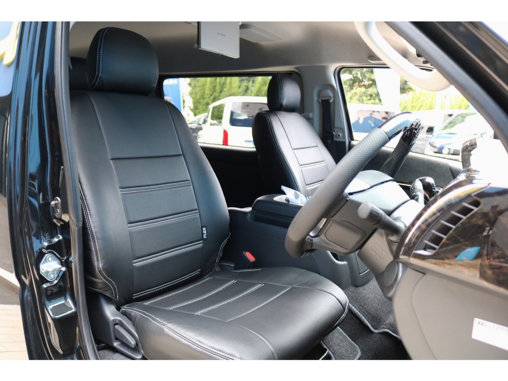 全席ブラックレザー調シートカバー！お手入れも楽になりますよ♪