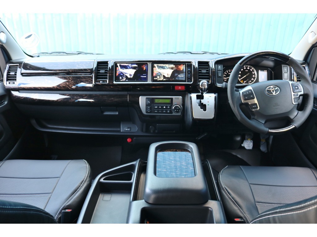 未登録新車　ハイエース　ワゴン　ＧＬ　２７００ｃｃ　ガソリン　２ＷＤ　シートアレンジ　ラウンジ５α