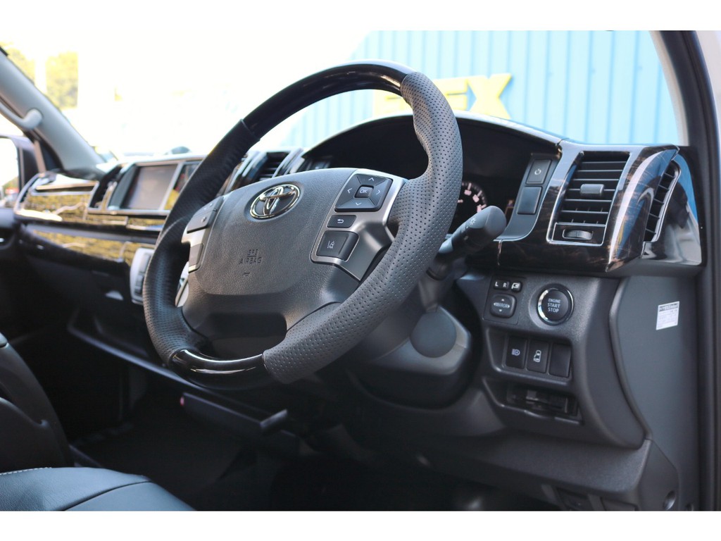 マホガニー黒木目コンビハンドル！プッシュスタート＆スマートキー！ パワースライドドアも完備！