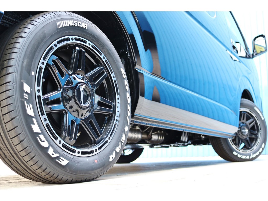 足元にはＤｅｌｆ０４　１７インチアルミホイール＆グッドイヤーナスカータイヤをセット！オフロード系タイヤのロードノイズが気になる方はこちらをおススメ♪