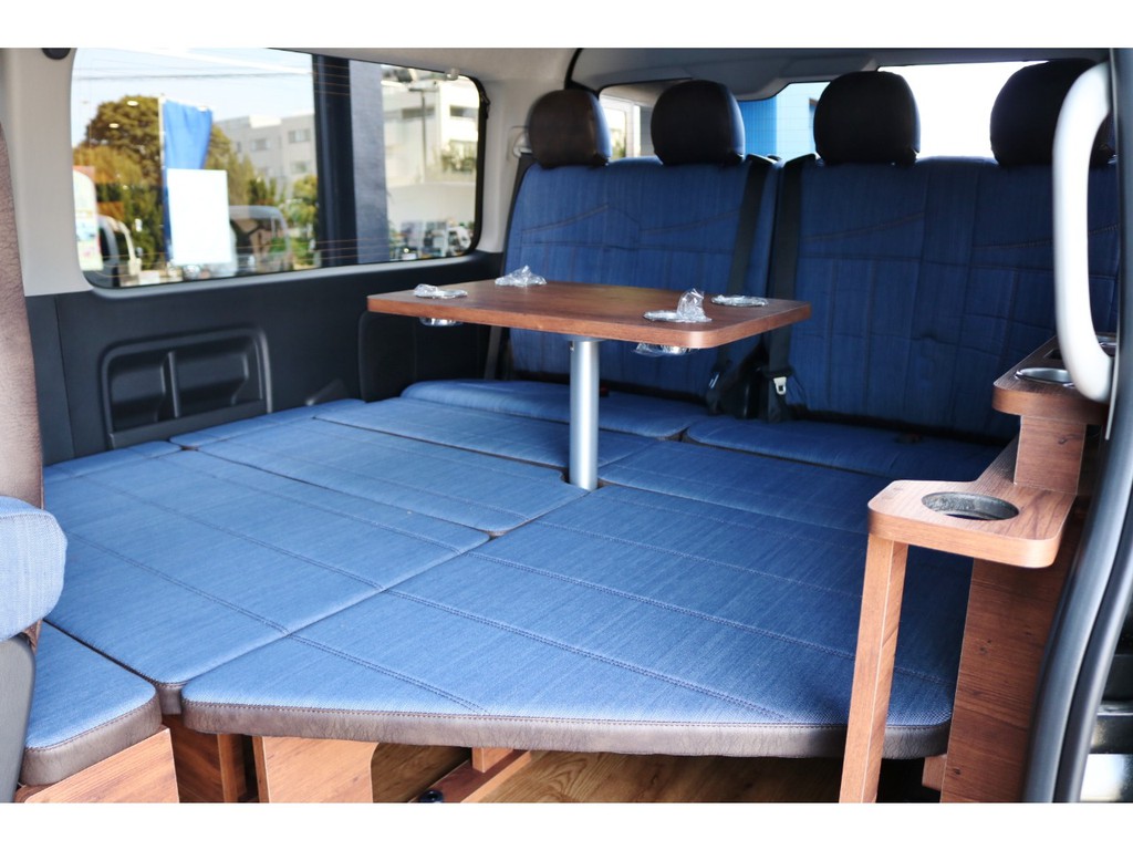 ベッドモード！テーブル付きでくつろぎの空間に♪