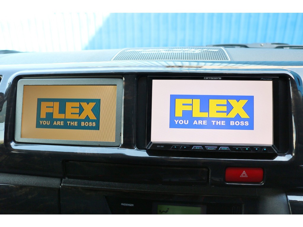 ナビで地図を見ながら、サブモニターでテレビやＤＶＤ視聴が可能です！