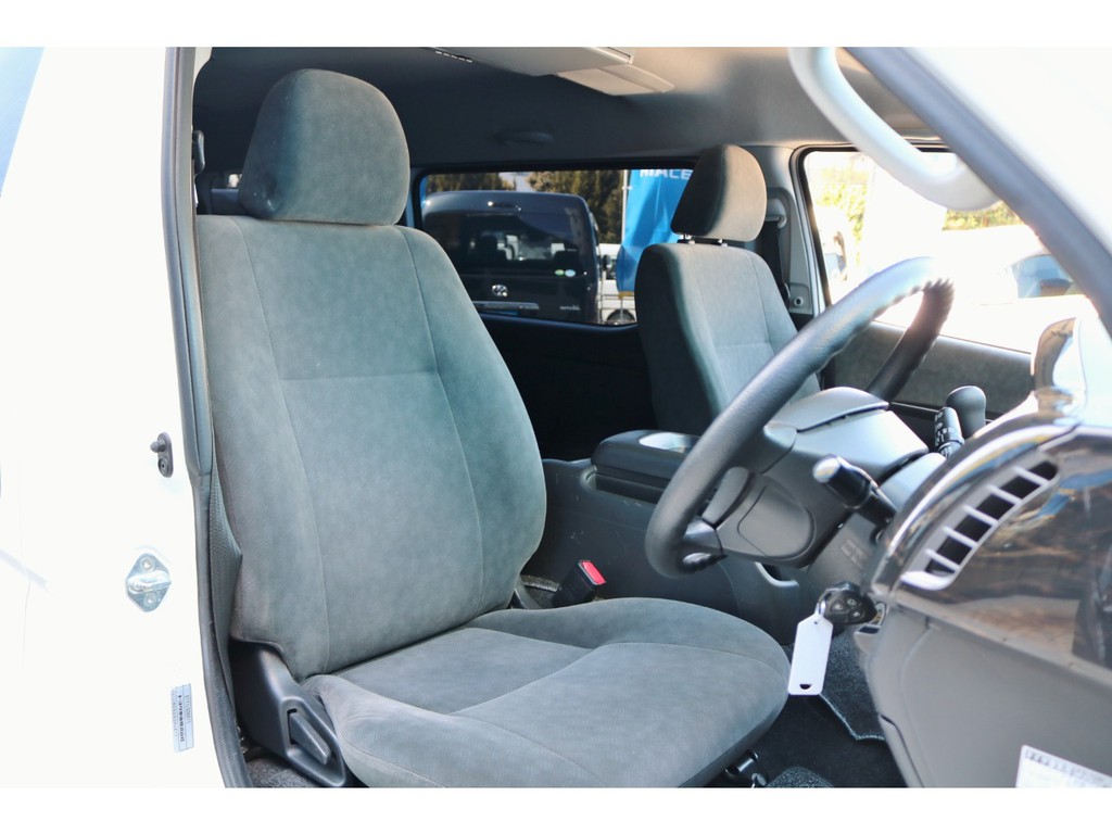 シート周りもキレイですね♪