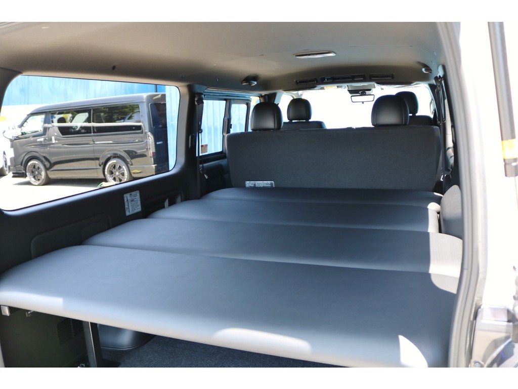 大人でも楽に横になれます！車中泊もできちゃいますね♪使い方が広がる人気のカスタムです！