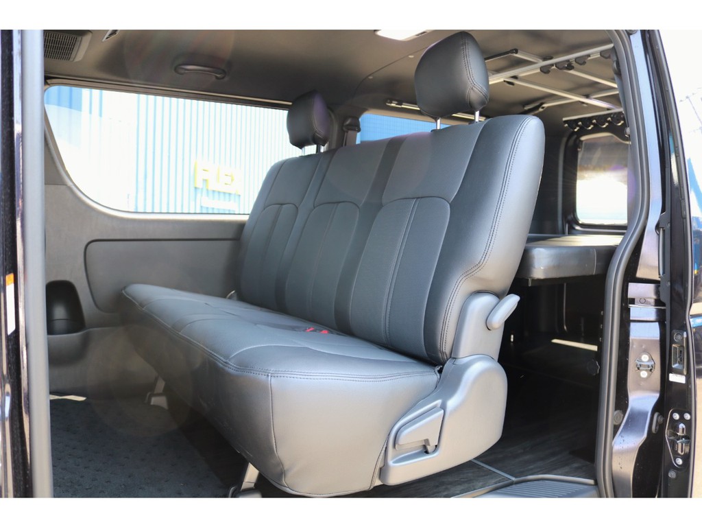 走行５，８５０ｋｍということもあり、使用感も少ない後席です！