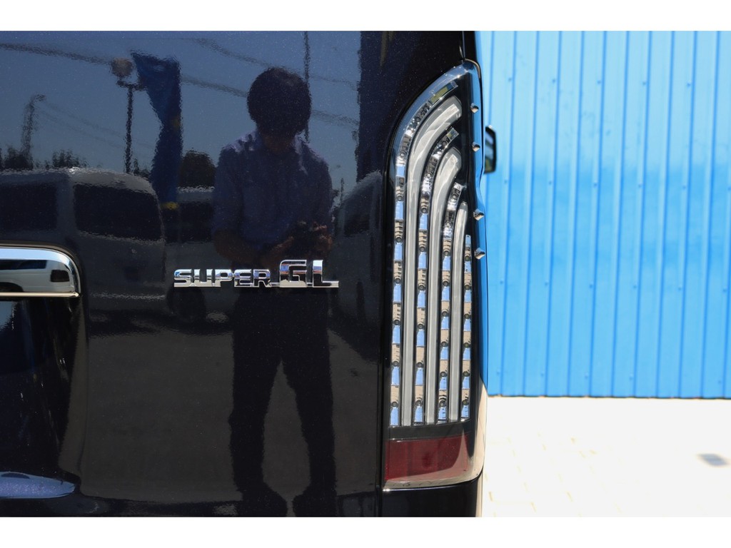 テールランプも新品ＦＬＥＸ煌きＬＥＤテールランプを装着！