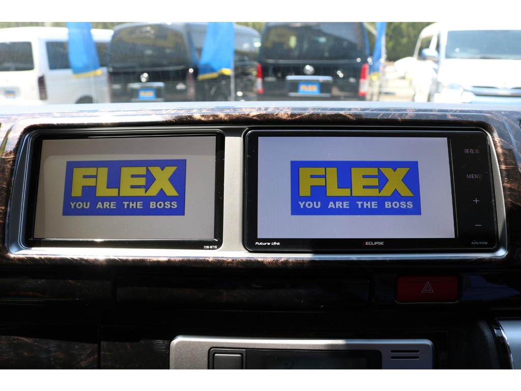 当店人気のサブモニター付き♪ナビで地図を見ながら、サブモニターでテレビやＤＶＤの視聴が可能です！