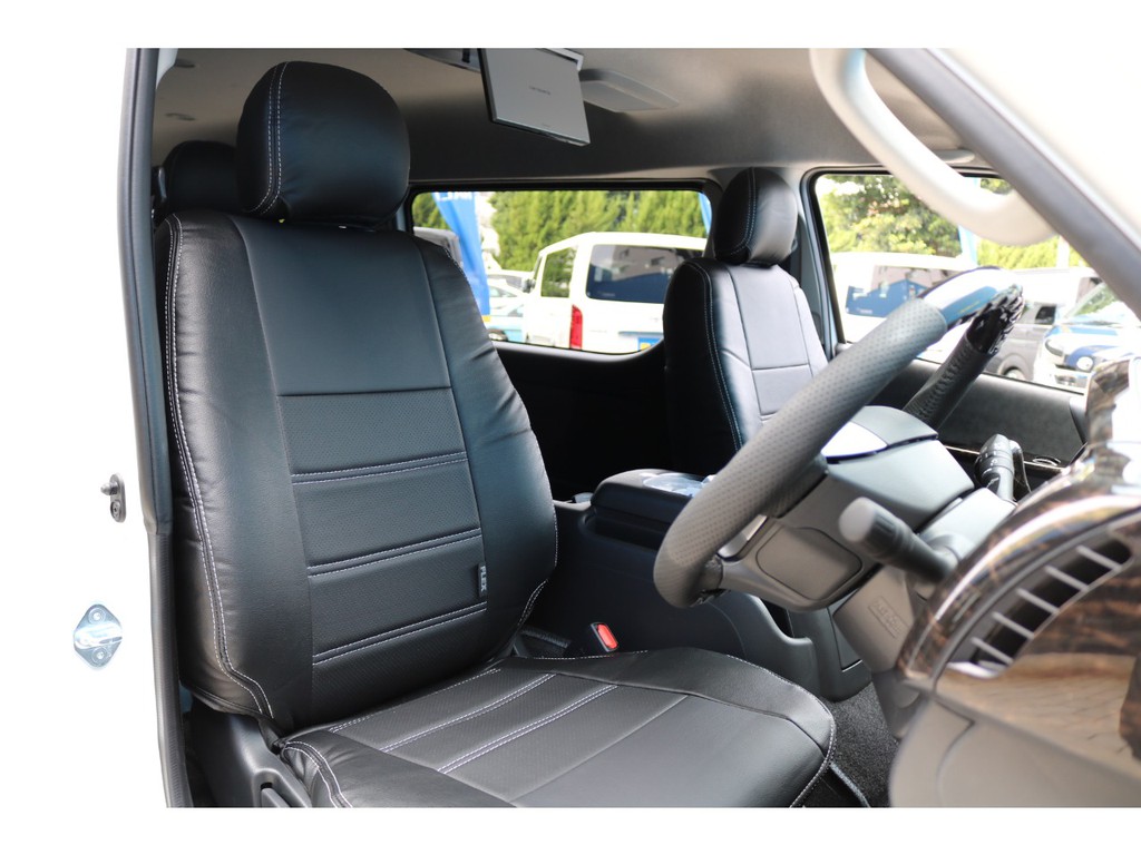 全席ブラックレザー調シートカバー！お手入れも楽になりますよ♪